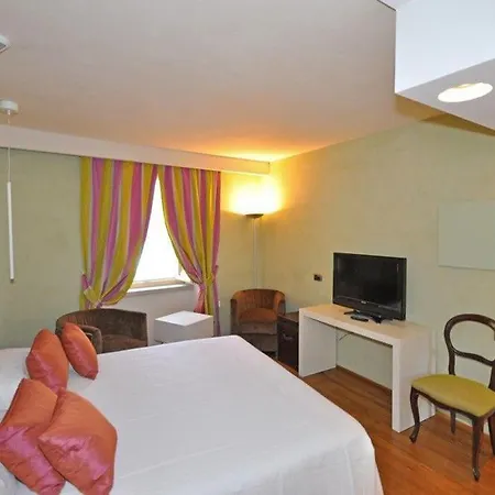Sleeps 20 Pool Air Con Wifi ヴィラ *