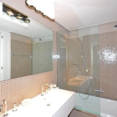 Sleeps 20 Pool Air Con Wifi