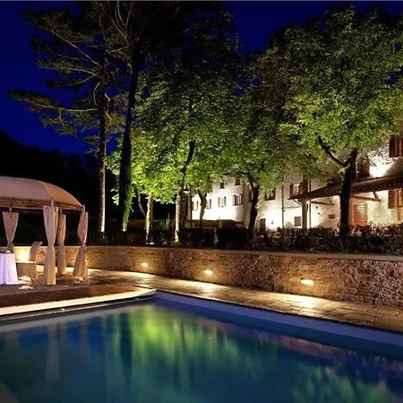 Sleeps 20 Pool Air Con Wifi * グッビオ