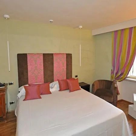 ヴィラ Sleeps 20 Pool Air Con Wifi グッビオ