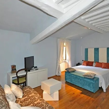 Sleeps 20 Pool Air Con Wifi グッビオ